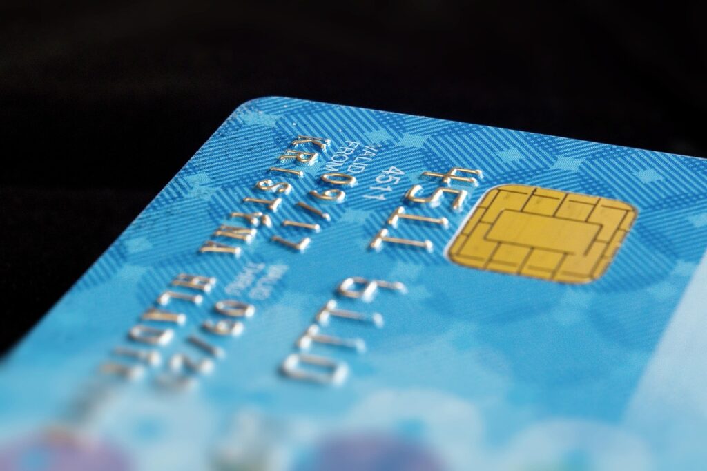 信用情報を見て過払い金の対象カードを確認したい場合のポイントは？